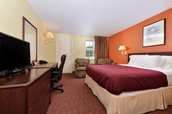 Queen Room interior